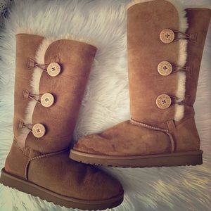 Tall uggs in really good condition!